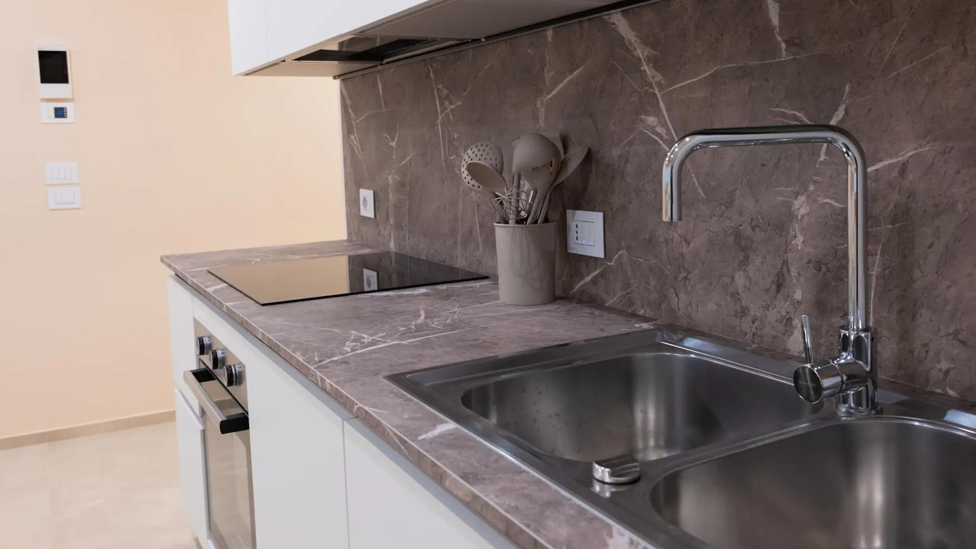Residenza Dante Suite Storica Nel Cuore Di Азоло Италия