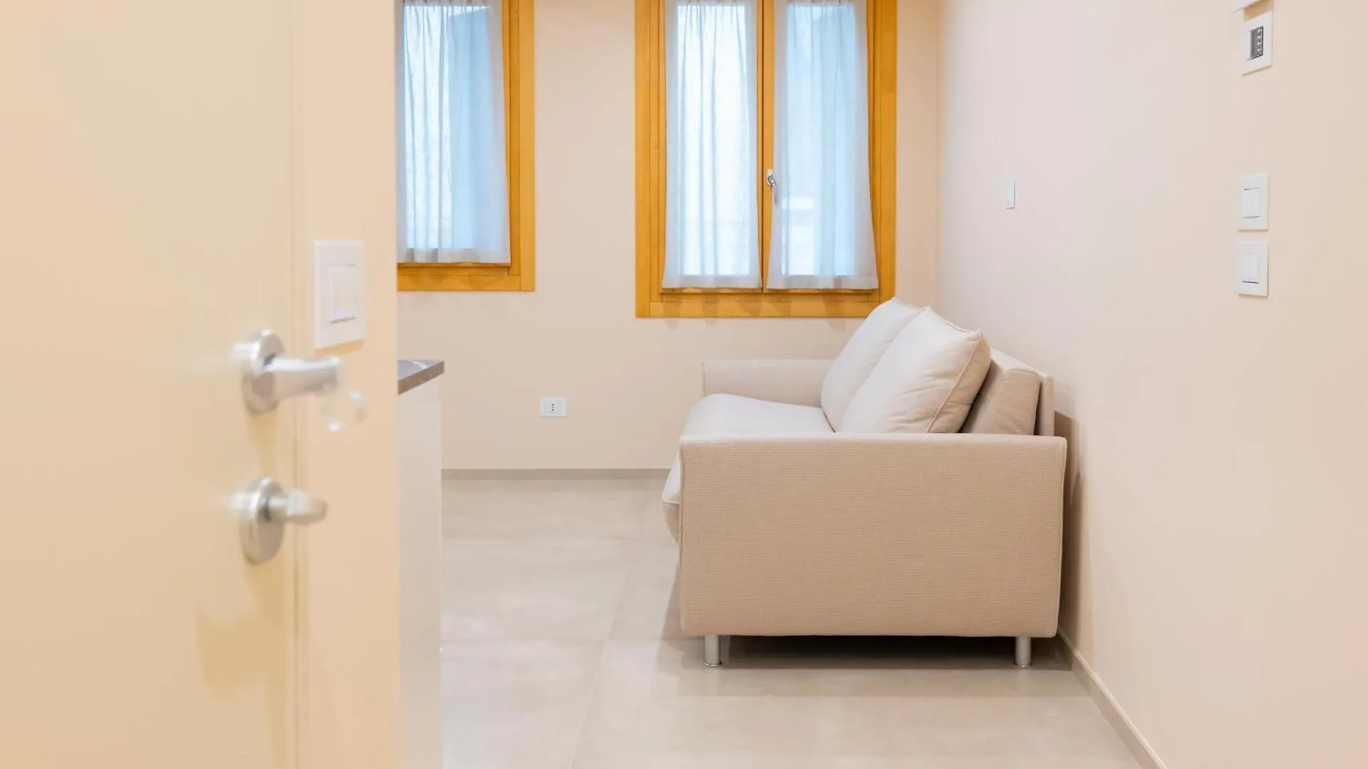 Residenza Dante Suite Storica Nel Cuore Di Азоло